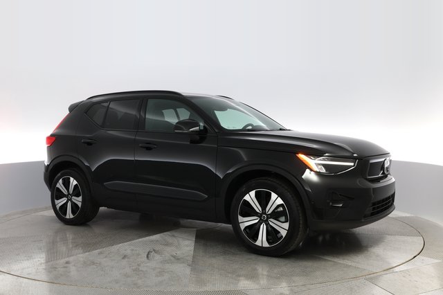 2023 Volvo XC40 Recharge — photo 9 of 30
