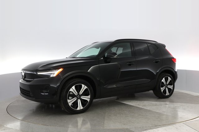2023 Volvo XC40 Recharge — photo 13 of 30