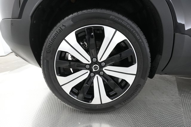 2023 Volvo XC40 Recharge — photo 17 of 30