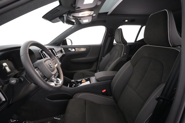 2023 Volvo XC40 Recharge — photo 19 of 30