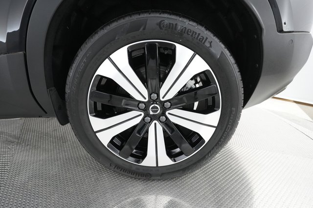 2023 Volvo XC40 Recharge — photo 15 of 30
