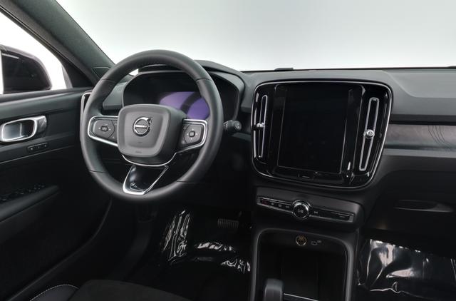 2023 Volvo XC40 Recharge — photo 3 of 30