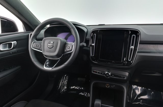 2023 Volvo XC40 Recharge — photo 3 of 30