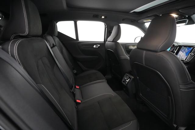 2023 Volvo XC40 Recharge — photo 4 of 30