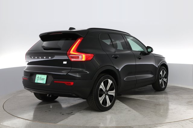 2023 Volvo XC40 Recharge — photo 10 of 30