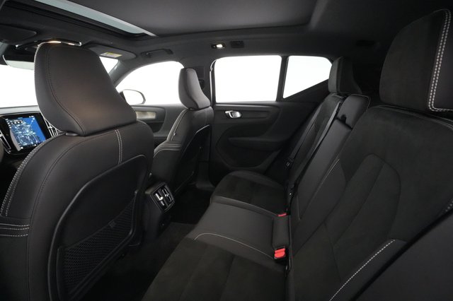 2023 Volvo XC40 Recharge — photo 20 of 30