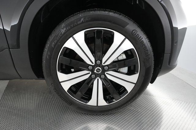 2023 Volvo XC40 Recharge — photo 16 of 30