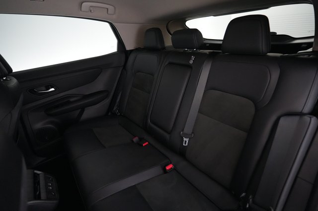 2025 Nissan Ariya — photo 17 of 22