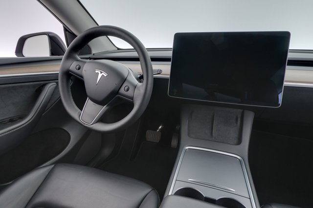 2025 Tesla Model Y — photo 22 of 25