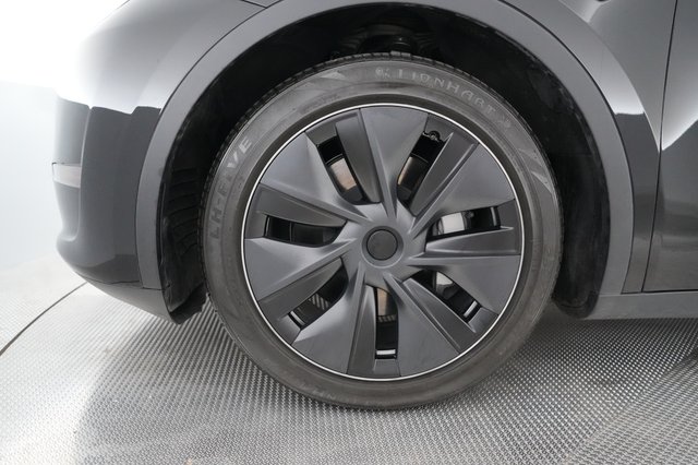2025 Tesla Model Y — photo 7 of 25
