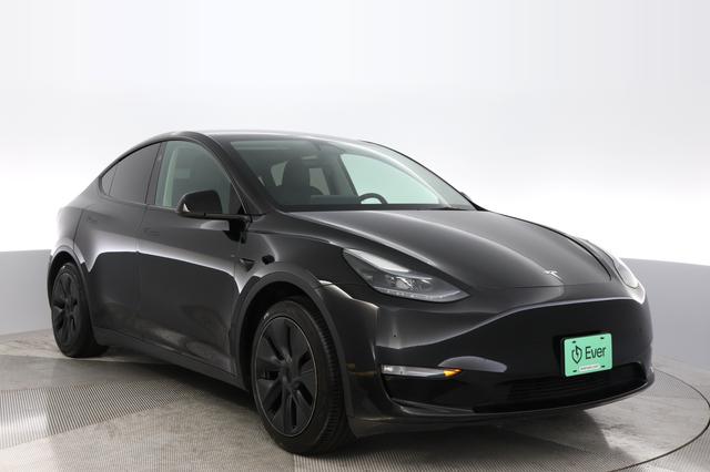 2025 Tesla Model Y — photo 10 of 25