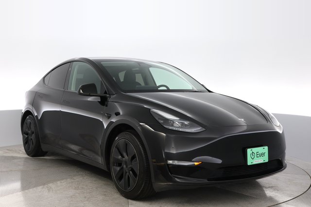 2025 Tesla Model Y — photo 10 of 25