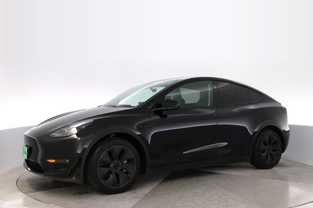 2025 Tesla Model Y — photo 14 of 26