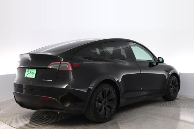 2025 Tesla Model Y — photo 2 of 26