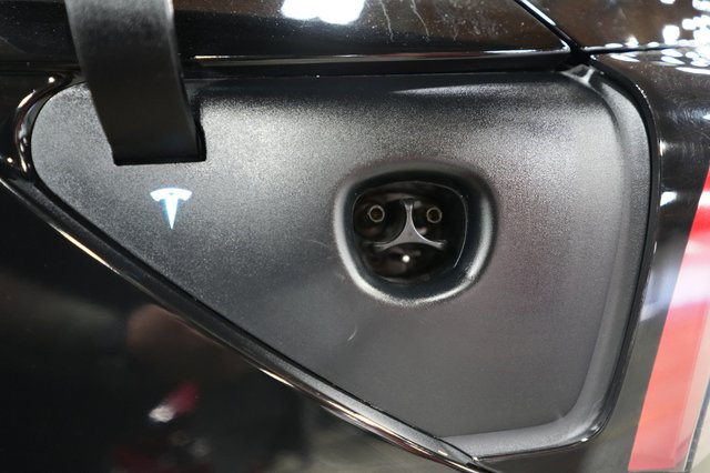 2025 Tesla Model Y — photo 8 of 25
