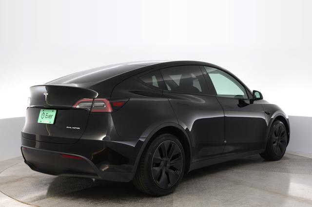 2025 Tesla Model Y — photo 2 of 25