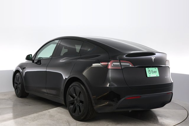 2025 Tesla Model Y — photo 13 of 25
