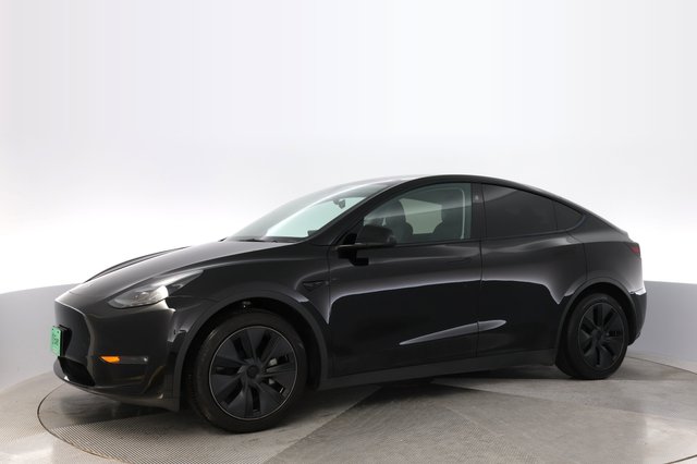 2025 Tesla Model Y — photo 14 of 25