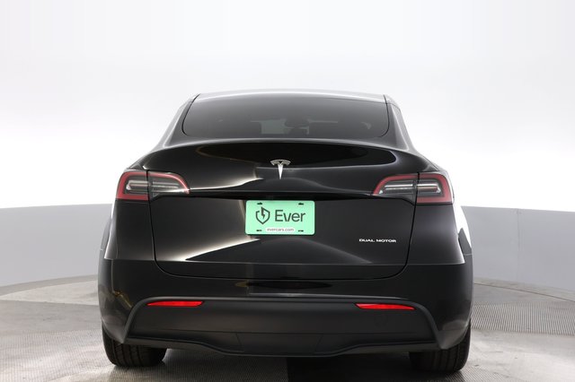 2025 Tesla Model Y — photo 12 of 25