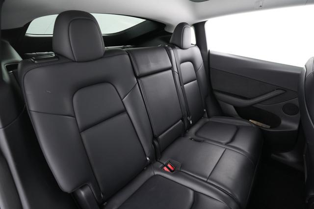 2025 Tesla Model Y — photo 4 of 26