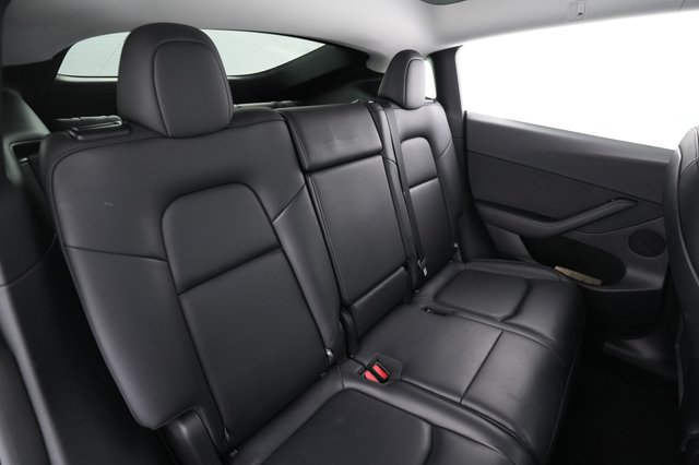 2025 Tesla Model Y — photo 4 of 26