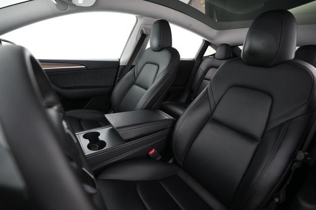 2025 Tesla Model Y — photo 3 of 26
