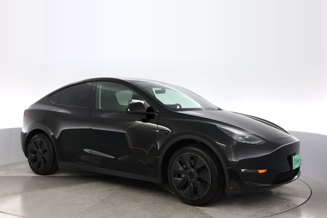 2025 Tesla Model Y — photo 11 of 25