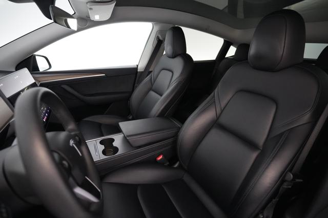 2025 Tesla Model Y — photo 3 of 25