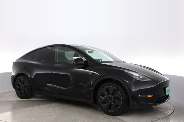 2025 Tesla Model Y — photo 11 of 26