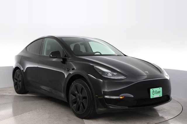 2025 Tesla Model Y — photo 10 of 26