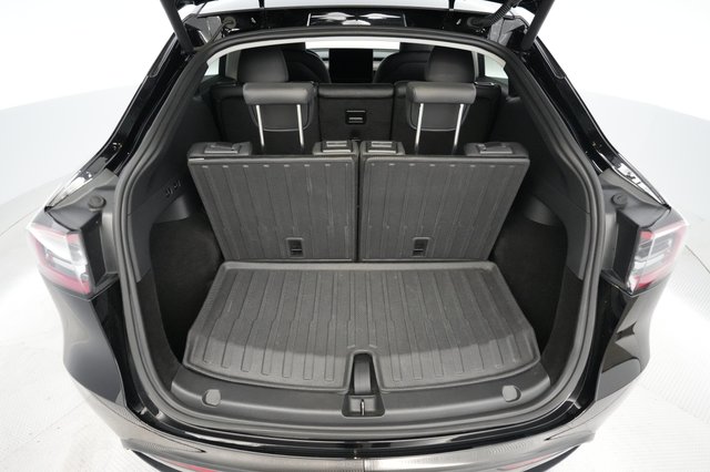 2025 Tesla Model Y — photo 6 of 25