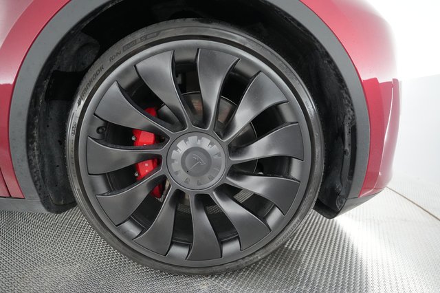 2025 Tesla Model Y — photo 13 of 21