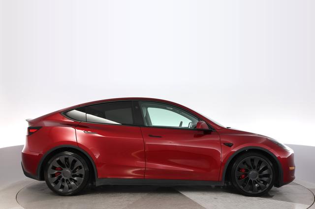 2025 Tesla Model Y — photo 10 of 21