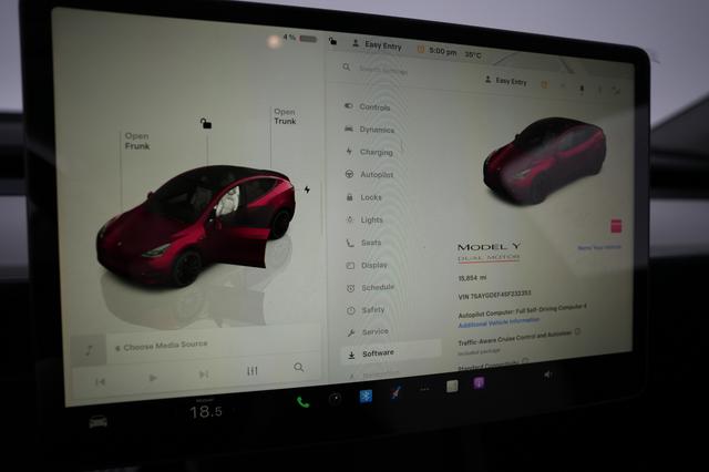 2025 Tesla Model Y — photo 5 of 21