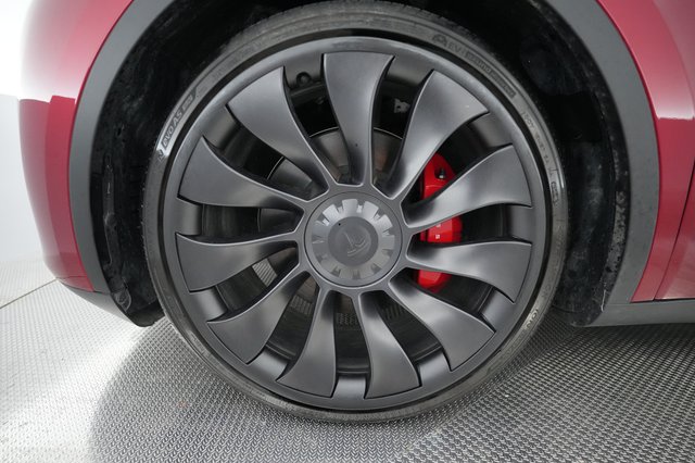 2025 Tesla Model Y — photo 14 of 21
