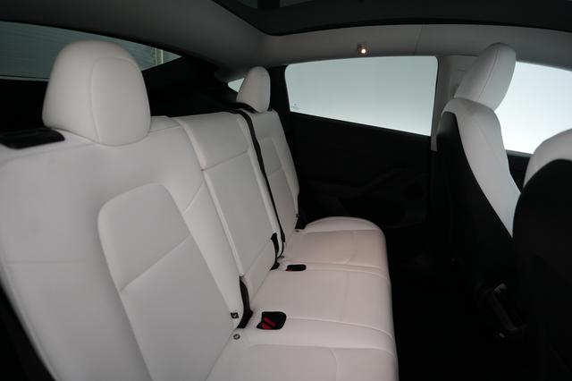 2025 Tesla Model Y — photo 4 of 21