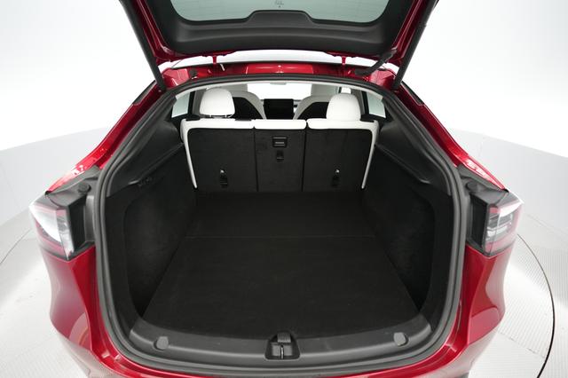 2025 Tesla Model Y — photo 6 of 21