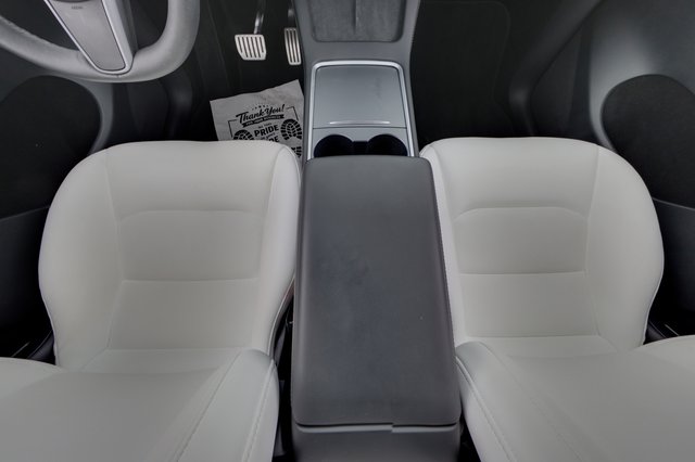 2025 Tesla Model Y — photo 19 of 21