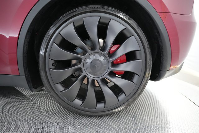 2025 Tesla Model Y — photo 15 of 21