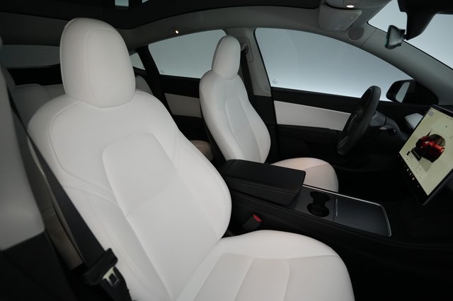 2022 Tesla Model Y — photo 18 of 23