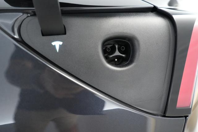 2025 Tesla Model 3 — photo 8 of 21
