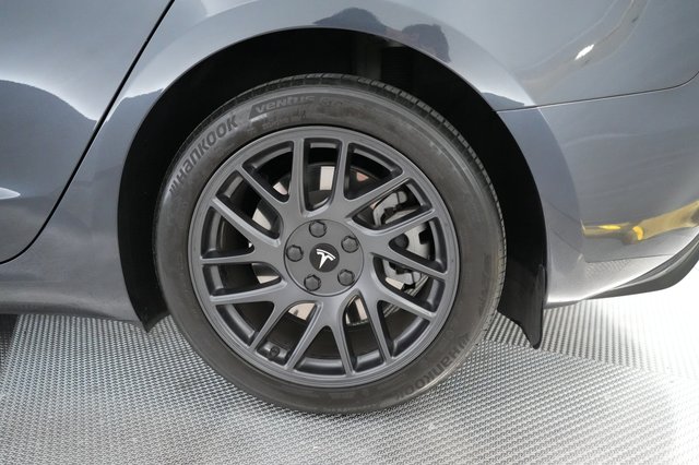 2025 Tesla Model 3 — photo 17 of 21