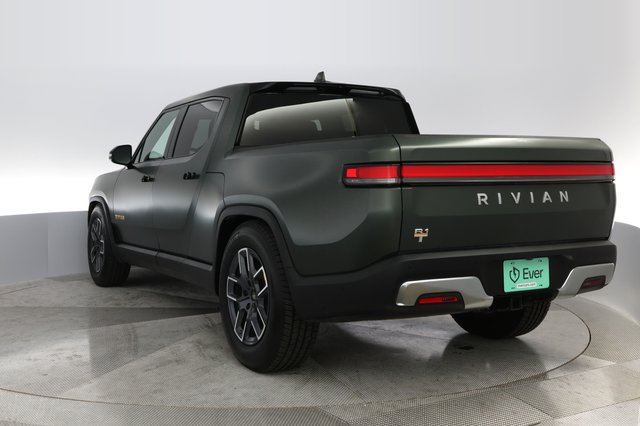 2022 Rivian R1T — photo 12 of 40
