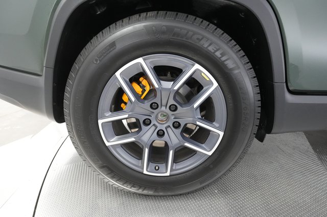 2022 Rivian R1T — photo 17 of 40