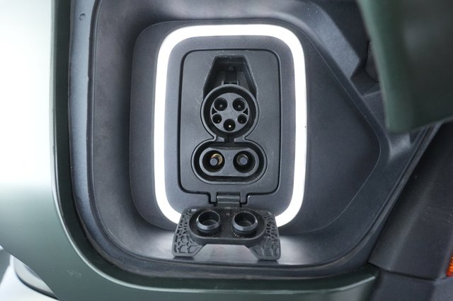 2022 Rivian R1T — photo 26 of 40