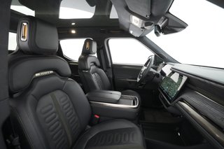 2022 Rivian R1T — photo 21 of 40