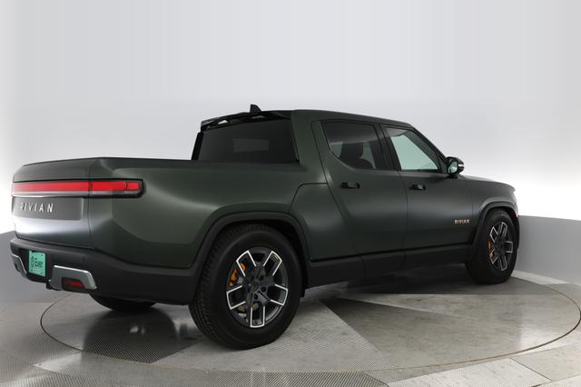 2022 Rivian R1T — photo 10 of 40