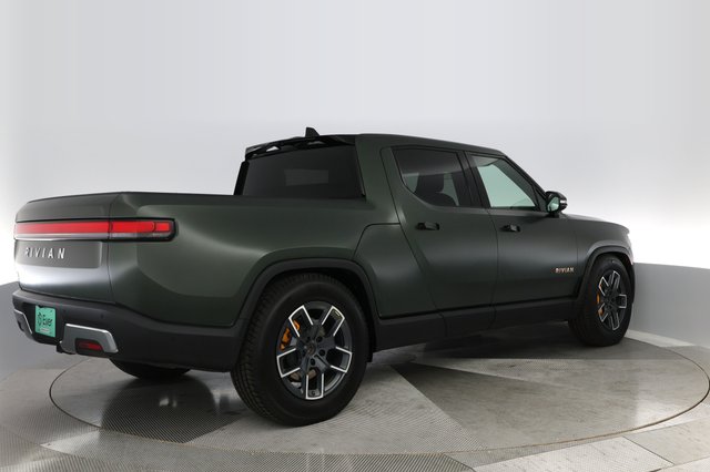 2022 Rivian R1T — photo 10 of 40