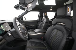 2022 Rivian R1T — photo 19 of 40