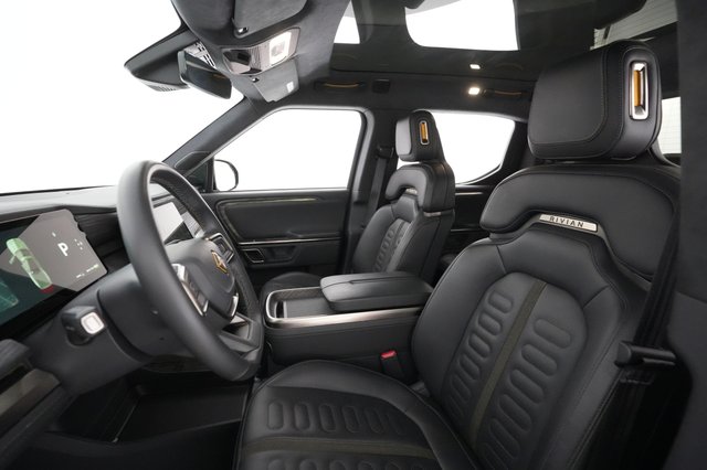 2022 Rivian R1T — photo 19 of 40